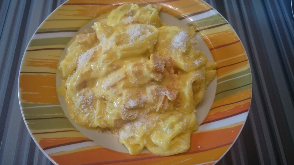 Tortellini in Schinken - Käse - Sahne - Soße von Joannya02 | Chefkoch.de