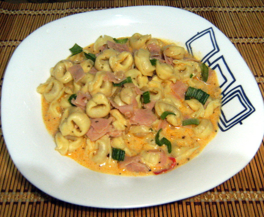 Tortellini in Schinken - Käse - Sahne - Soße von Joannya02 | Chefkoch.de