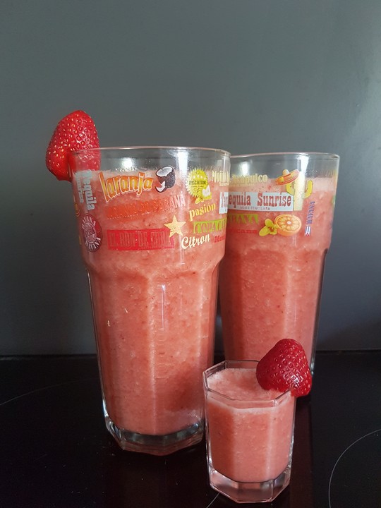 Erdbeer - Banane - Apfel - Smoothie von HunnyBunny | Chefkoch.de