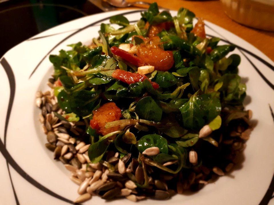 Feldsalat mit Speck und Nüssen von willinpe | Chefkoch.de Feldsalat mit Speck und Nüssen von willinpe | Chefkoch.de