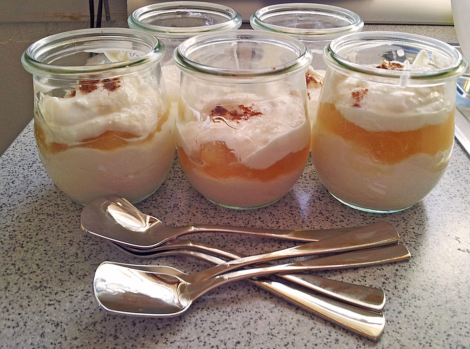 Dessert aus Quark mit Apfelmus und Sahne von FrauMeier | Chefkoch.de