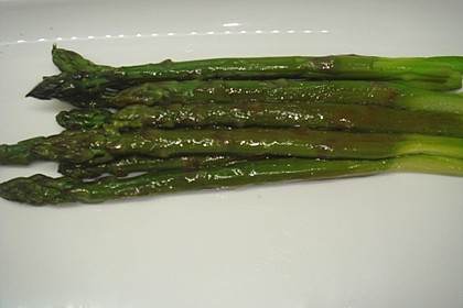 Gebratener grüner Spargel 29