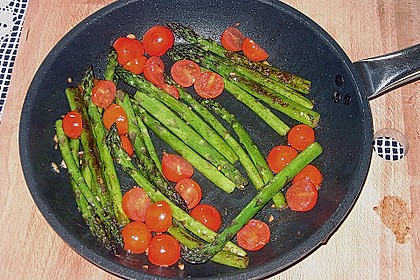 Gebratener grüner Spargel 24
