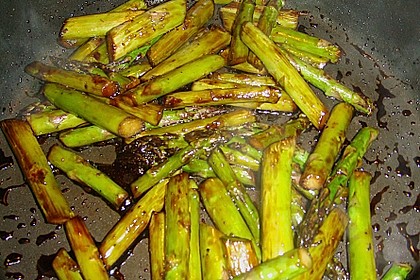 Gebratener grüner Spargel 46