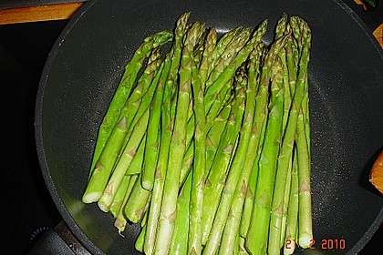 Gebratener grüner Spargel 47