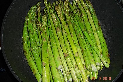 Gebratener grüner Spargel 18