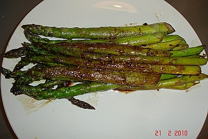 Gebratener grüner Spargel 44