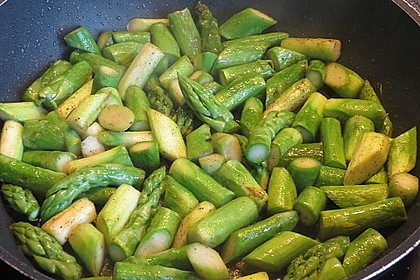 Gebratener grüner Spargel 26