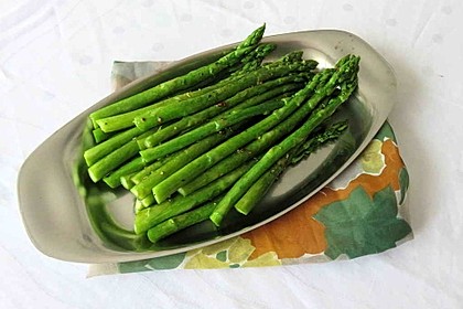 Gebratener grüner Spargel 36