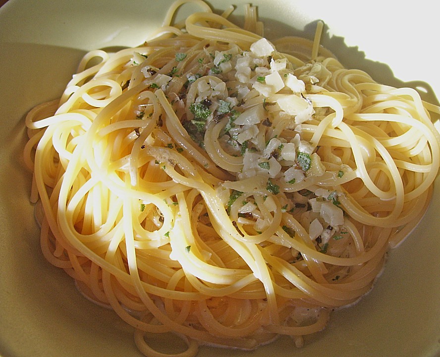 Spaghetti mit Knoblauch - Sahne - Sauce von LATITIA | Chefkoch.de