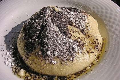 Germknödel mit Powidl 23