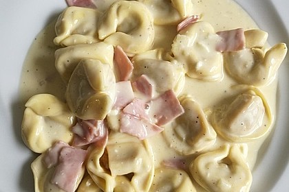 Tortellini in Schinken - Käse - Sahne - Sauce von ...