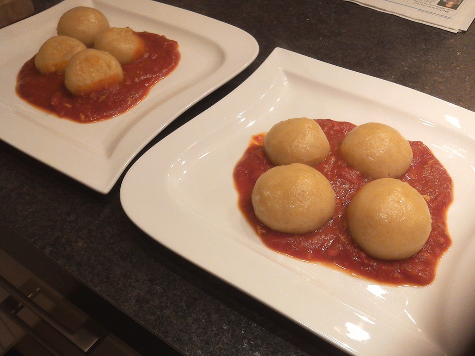 Schafskäseknödel auf fruchtiger Tomatensauce | Chefkoch.de