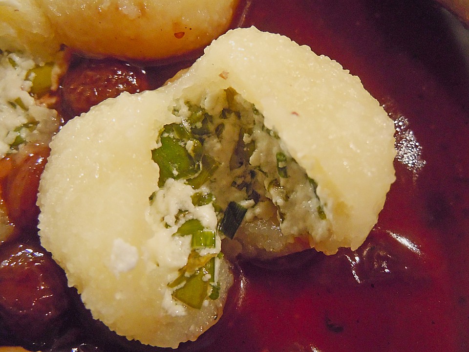 Schafskäseknödel auf fruchtiger Tomatensauce | Chefkoch.de