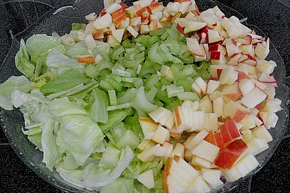 Eisbergsalat mit fruchtiger Note und Joghurt - Dressing 5
