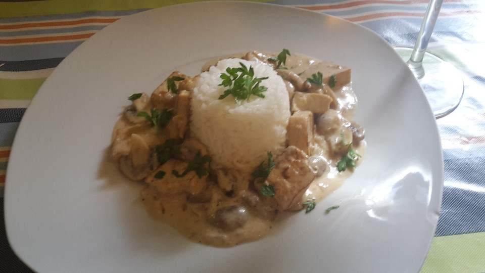 Tofu - Geschnetzeltes mit Champignons von CookingJulie | Chefkoch.de