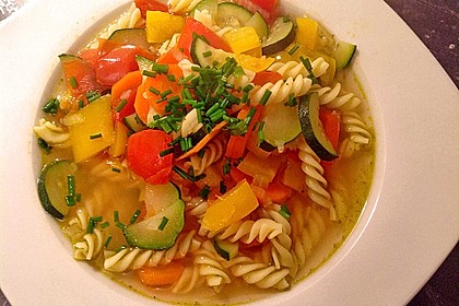 15 Minuten Gemüse-Nudel-Suppe 3