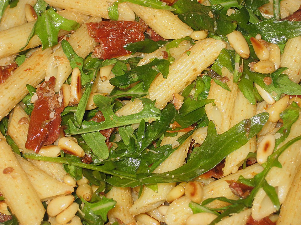 Nudelsalat mit Rucola und getrockneten Tomaten von maxi_ | Chefkoch.de