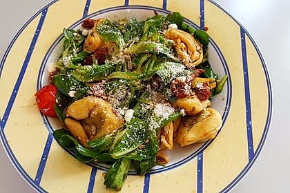 Tortellinisalat mediterraner Art 14