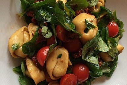 Tortellinisalat mediterraner Art 8