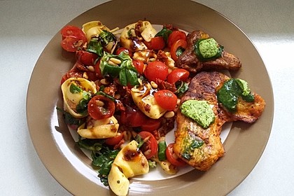 Tortellinisalat mediterraner Art 2