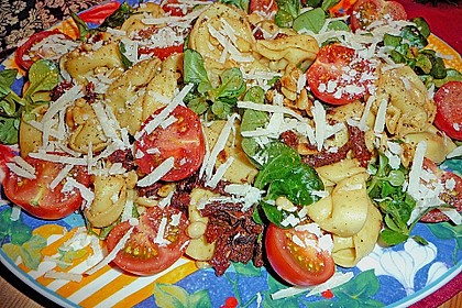 Tortellinisalat mediterraner Art 21