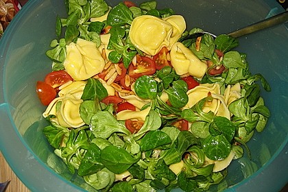 Tortellinisalat mediterraner Art 18
