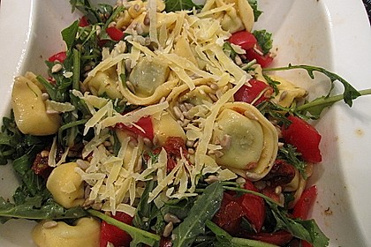 Tortellinisalat mediterraner Art 16