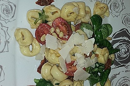 Tortellinisalat mediterraner Art 33