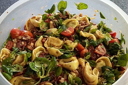 Tortellinisalat mediterraner Art 23