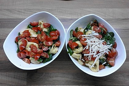 Tortellinisalat mediterraner Art 15