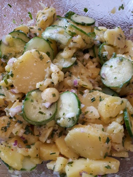 Kartoffel - Gurkensalat nach Oma Luise von Juulee | Chefkoch.de Kartoffel - Gurkensalat nach Oma Luise von Juulee | Chefkoch.de