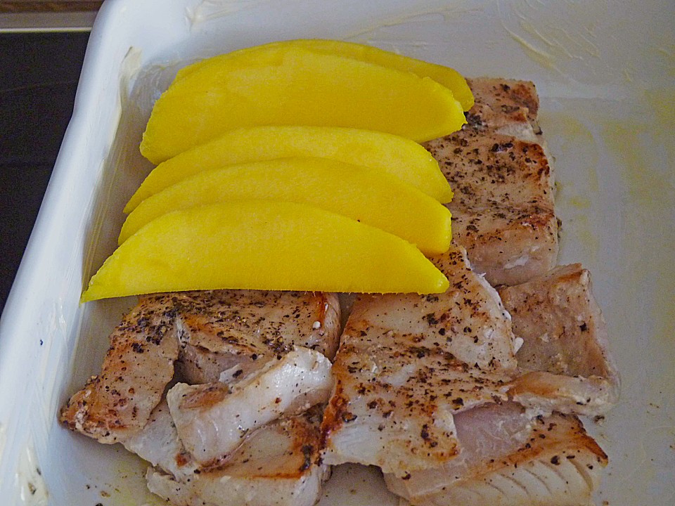 Goldbarschfilet mit Mango - Thymian - Kruste auf Rahm - Mangold ...