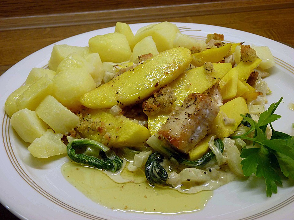 Goldbarschfilet mit Mango - Thymian - Kruste auf Rahm - Mangold ...