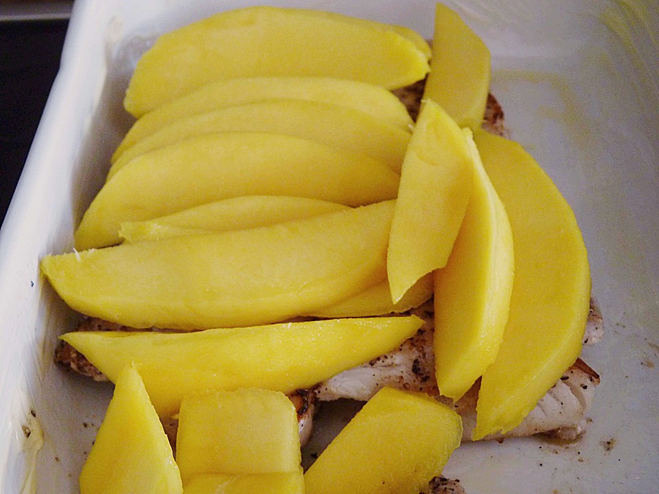 Goldbarschfilet mit Mango - Thymian - Kruste auf Rahm - Mangold ...