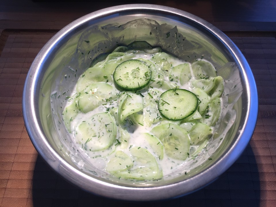 Gurkensalat mit saurer Sahne und Dill von Köchin_Moni | Chefkoch.de