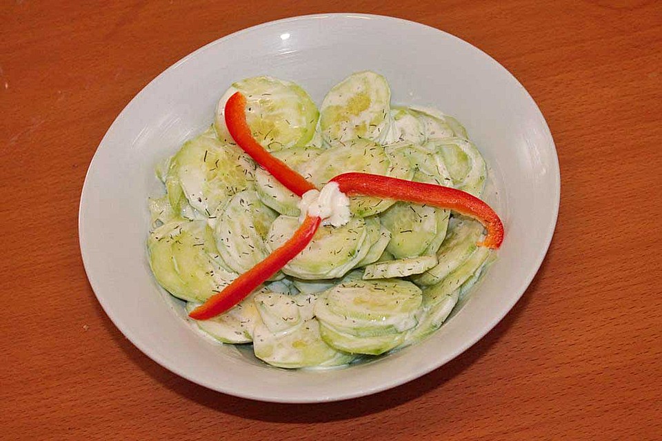 Gurkensalat mit saurer Sahne und Dill von Köchin_Moni | Chefkoch.de