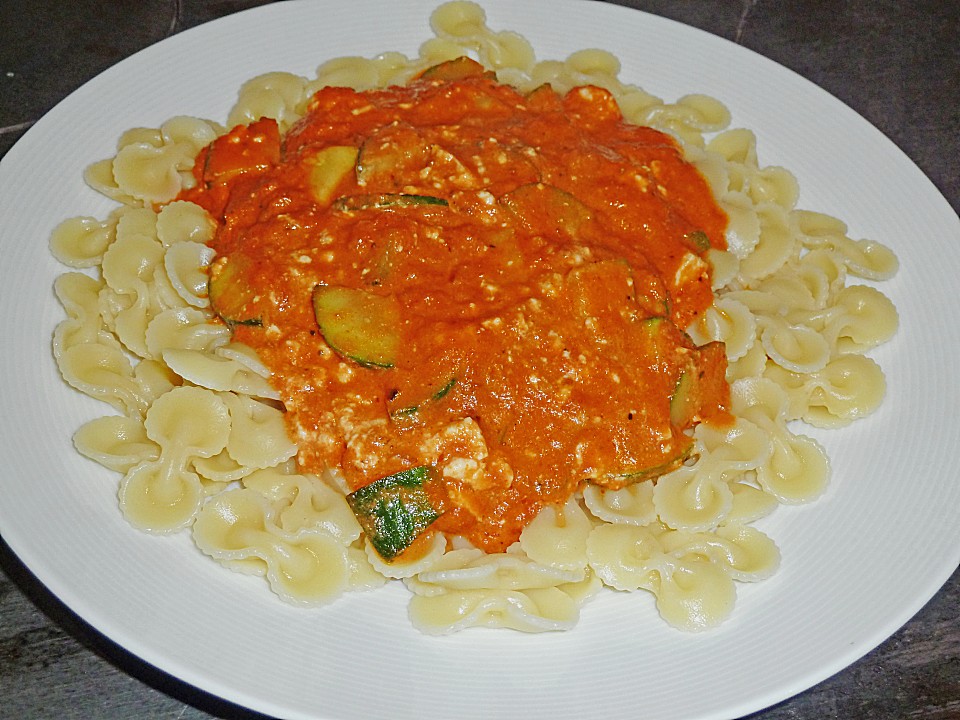 Nudeln mit Zucchini - Schafskäse - Sauce von silke0264 | Chefkoch.de