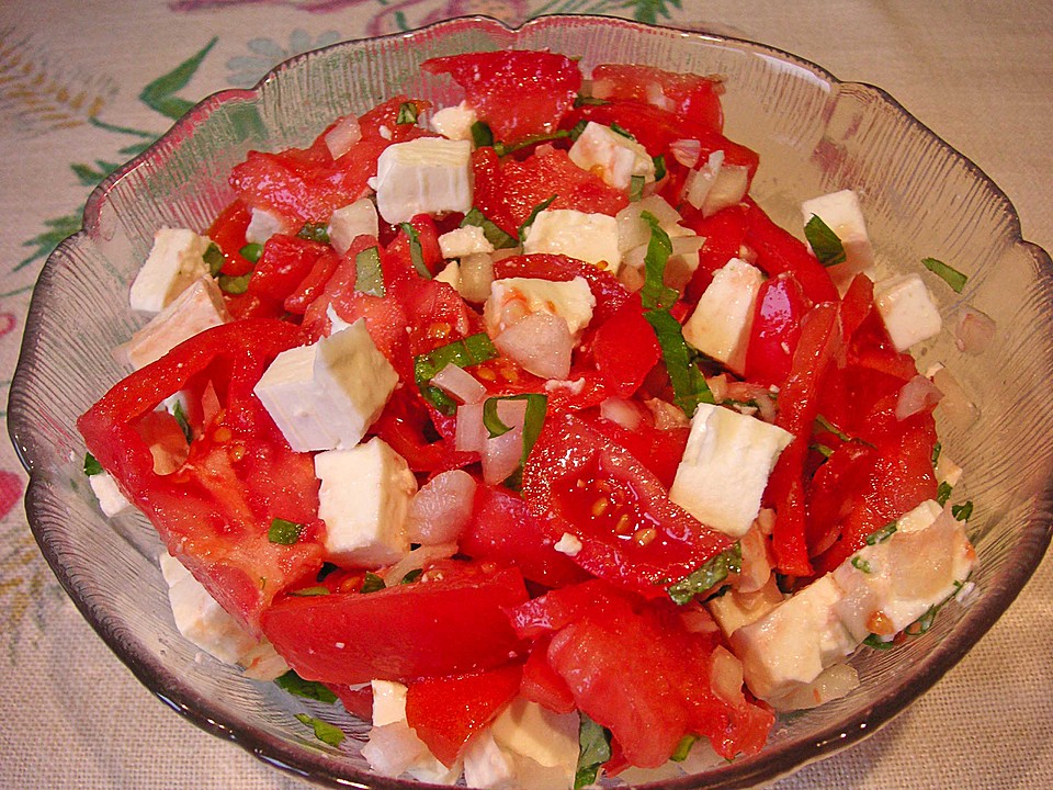 Tomatensalat mit Feta - Käse, Oliven und Basilikum von cremona ...