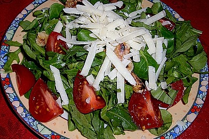 Gemischter grüner Salat mit Walnüssen und Parmesan 3