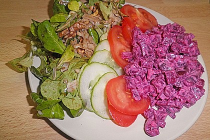Gemischter grüner Salat mit Walnüssen und Parmesan 9