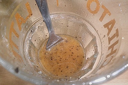 Gemischter grüner Salat mit Walnüssen und Parmesan 16