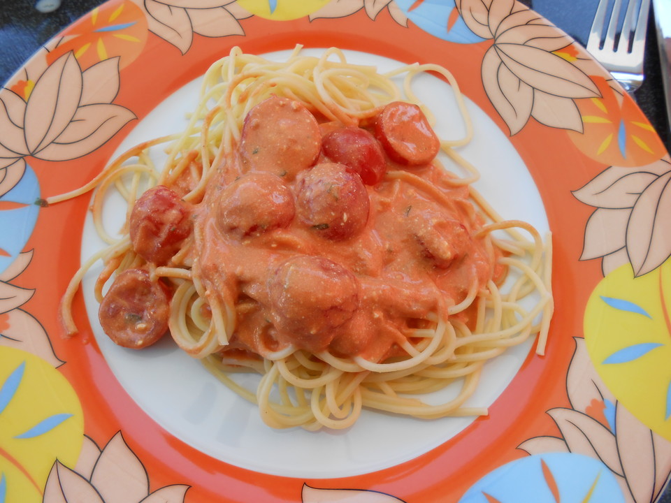 Spaghetti mit fruchtig - scharfer Tomatensoße von mareikaeferchen ...