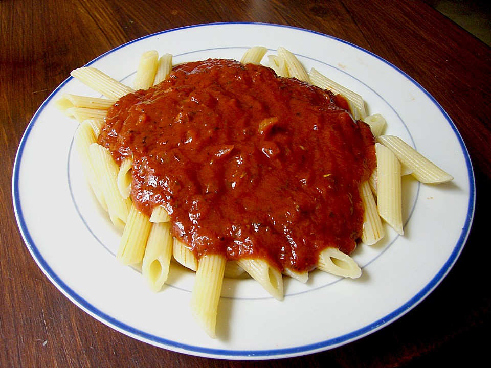 Spaghetti mit fruchtig - scharfer Tomatensoße von mareikaeferchen ...