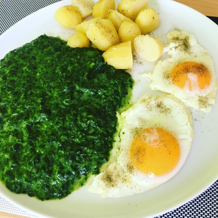 Rahmspinat mit Rührei und Salzkartoffeln von mareikaeferchen | Chefkoch.de