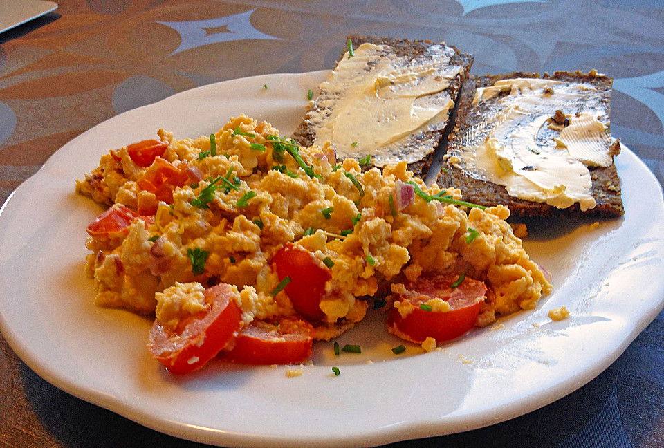 Rührei mit Tomate und Schafskäse von plumbum | Chefkoch.de