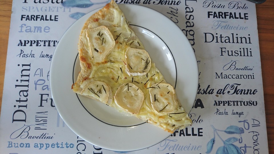 Flammkuchen mit Ziegenkäse, Rosmarin und Honig von karin67 | Chefkoch.de