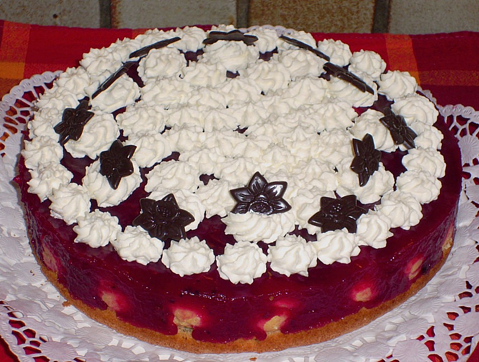 Rote Grütze - Torte gefüllt mit Mini - Windbeutel von schmunz6 ...
