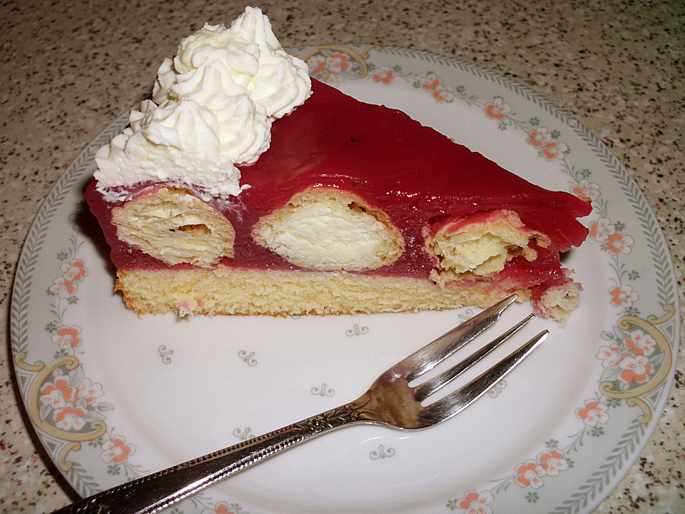 Rote Grütze - Torte gefüllt mit Mini - Windbeutel von schmunz6 ...