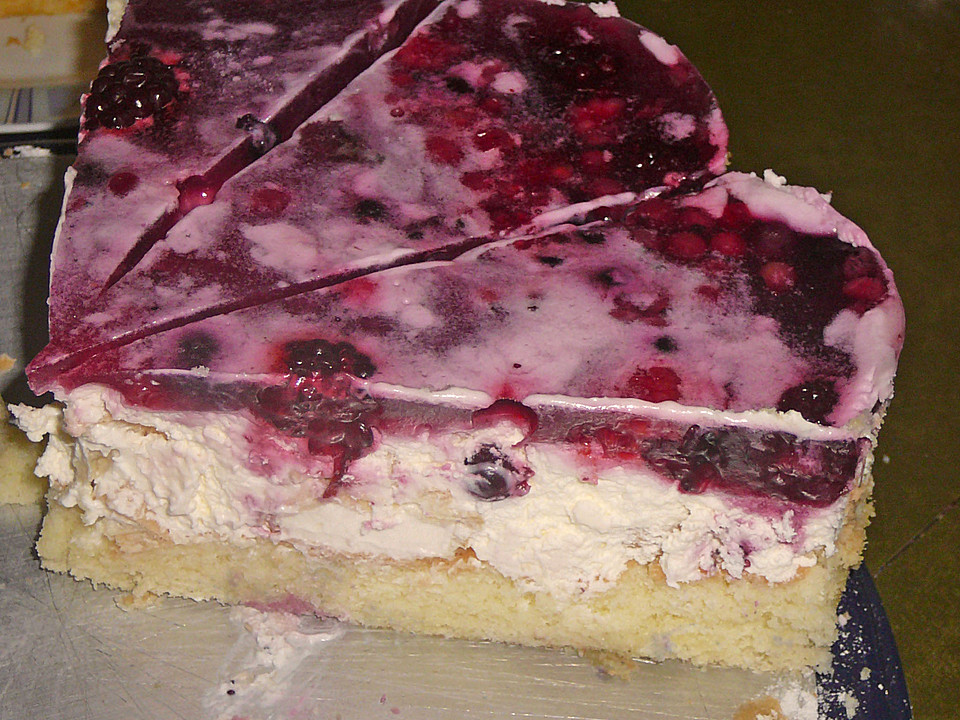 Rote Grütze - Torte gefüllt mit Mini - Windbeutel von schmunz6 ...